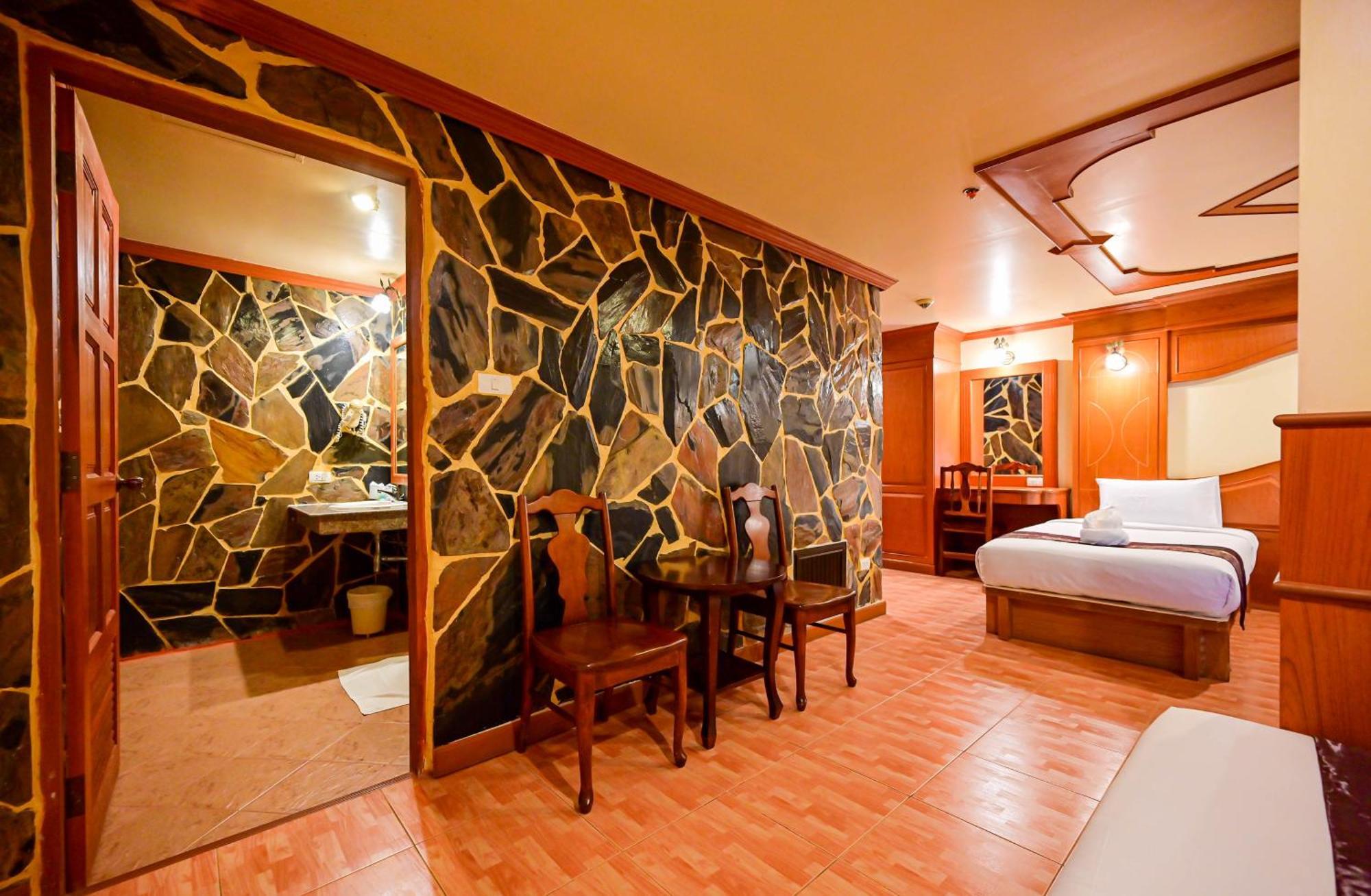 Tiger Complex Hotel Patong Esterno foto