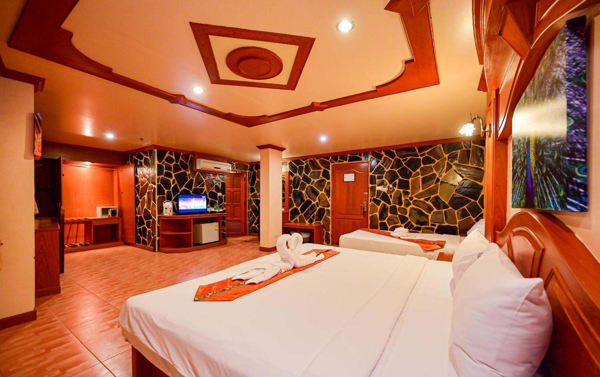 Tiger Complex Hotel Patong Esterno foto