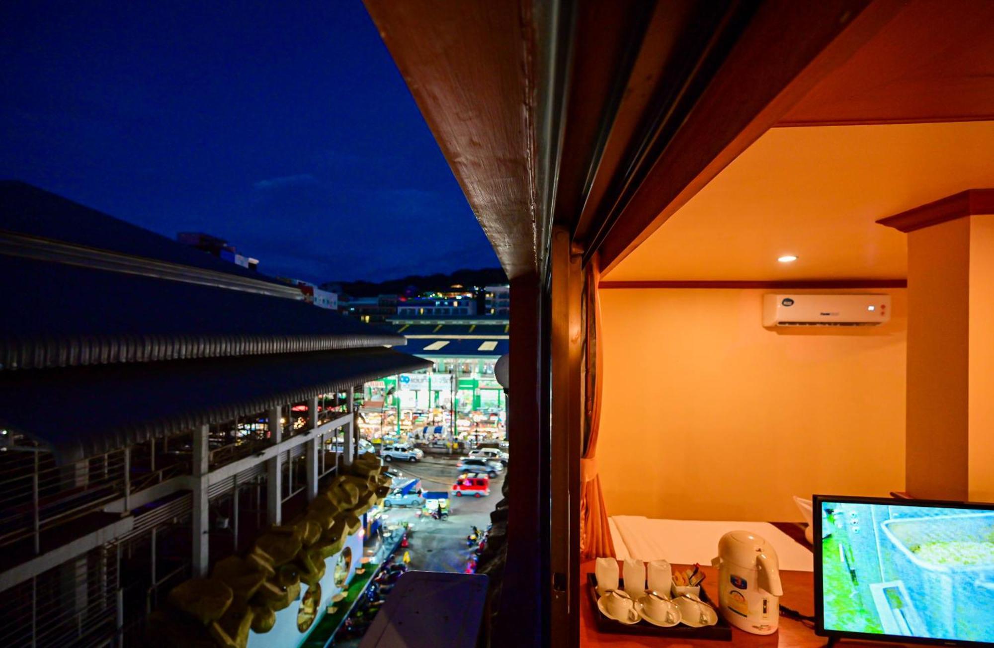 Tiger Complex Hotel Patong Esterno foto