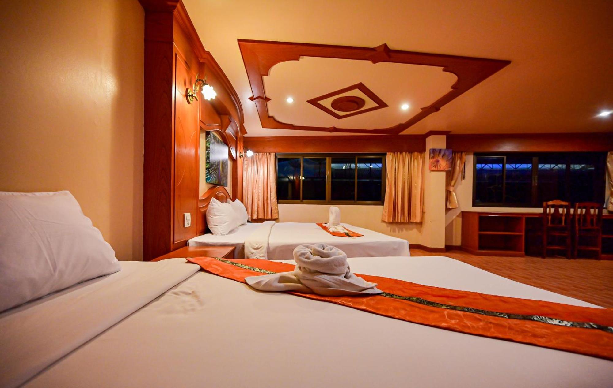 Tiger Complex Hotel Patong Esterno foto