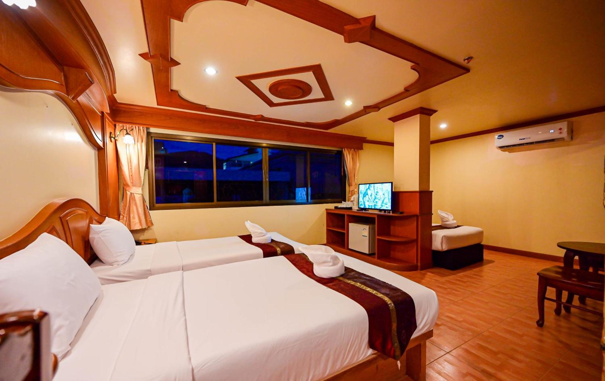 Tiger Complex Hotel Patong Esterno foto