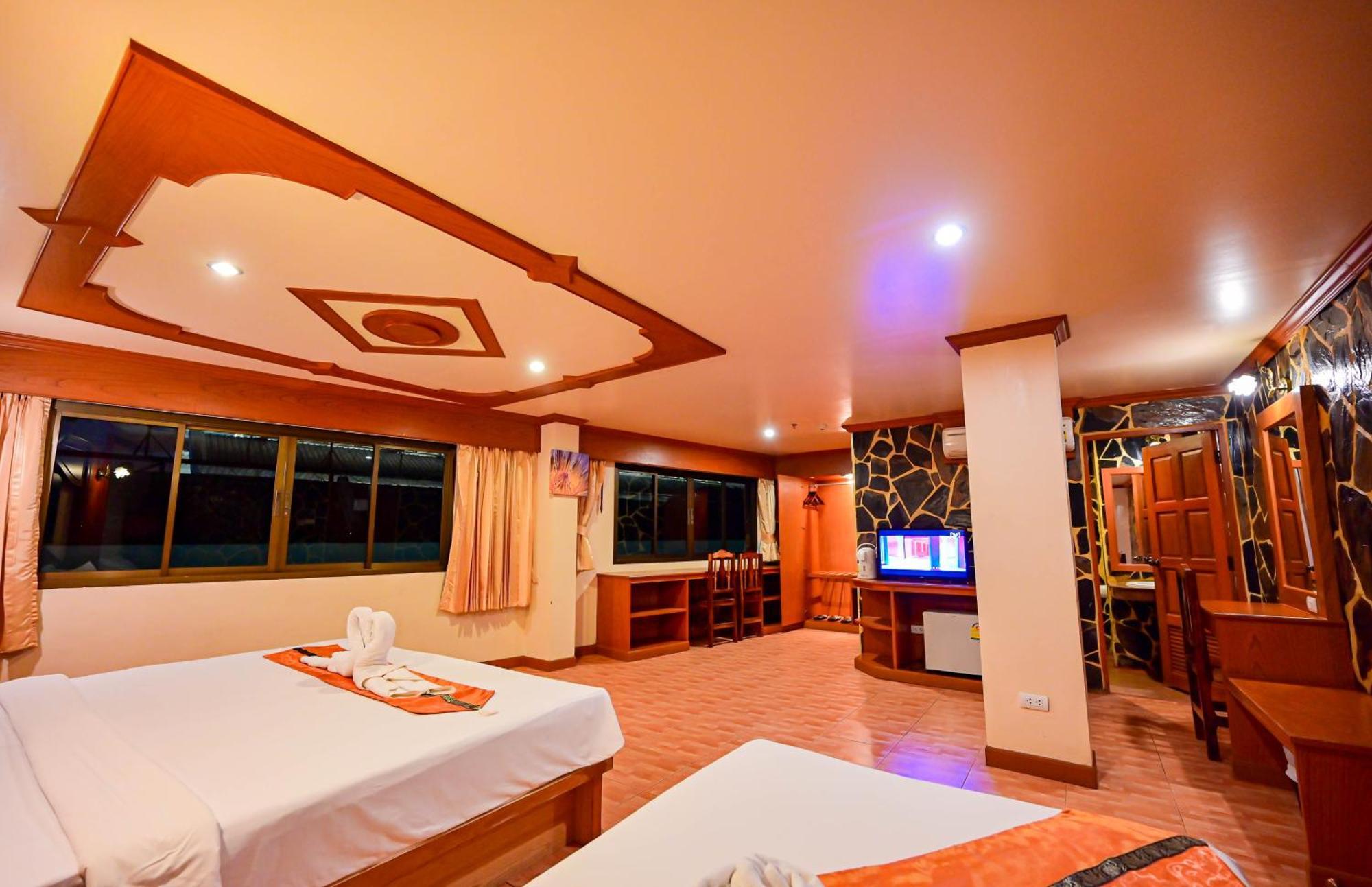 Tiger Complex Hotel Patong Esterno foto