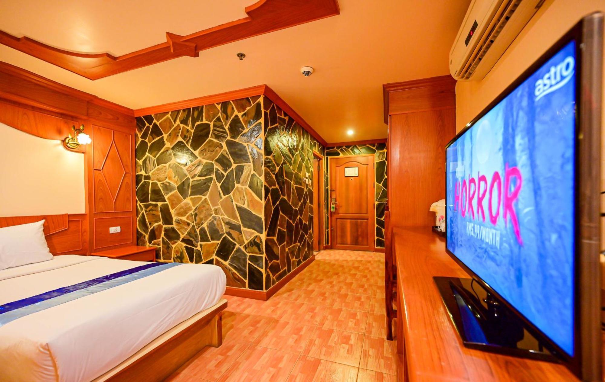 Tiger Complex Hotel Patong Esterno foto