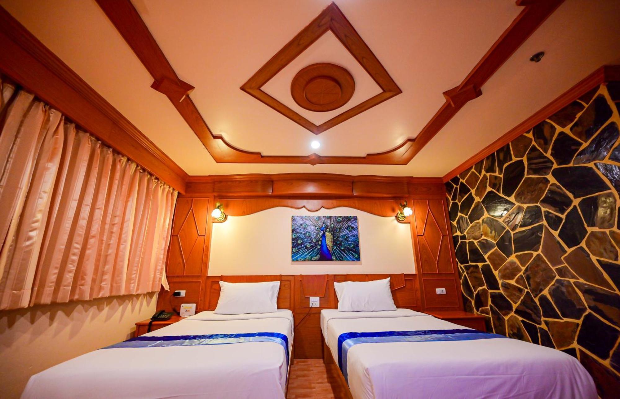 Tiger Complex Hotel Patong Esterno foto