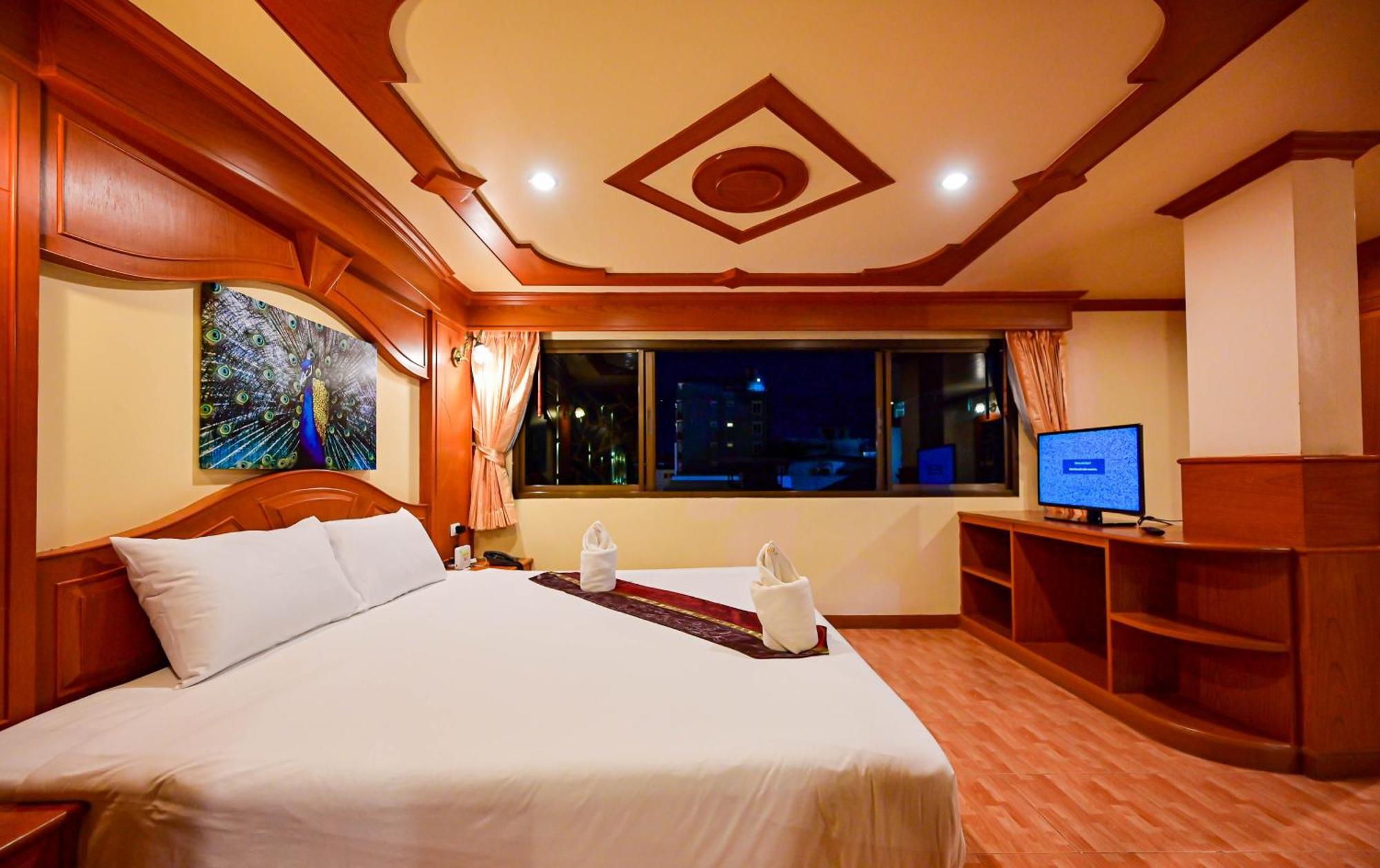 Tiger Complex Hotel Patong Esterno foto