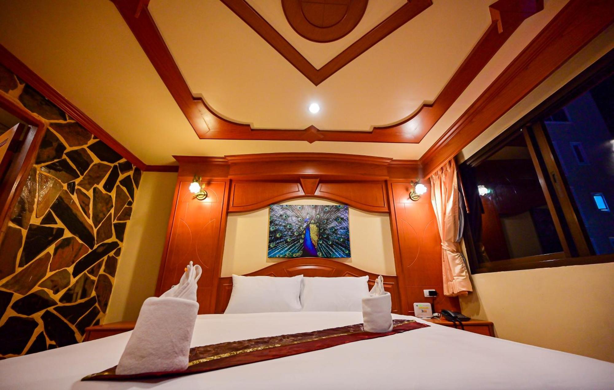 Tiger Complex Hotel Patong Esterno foto