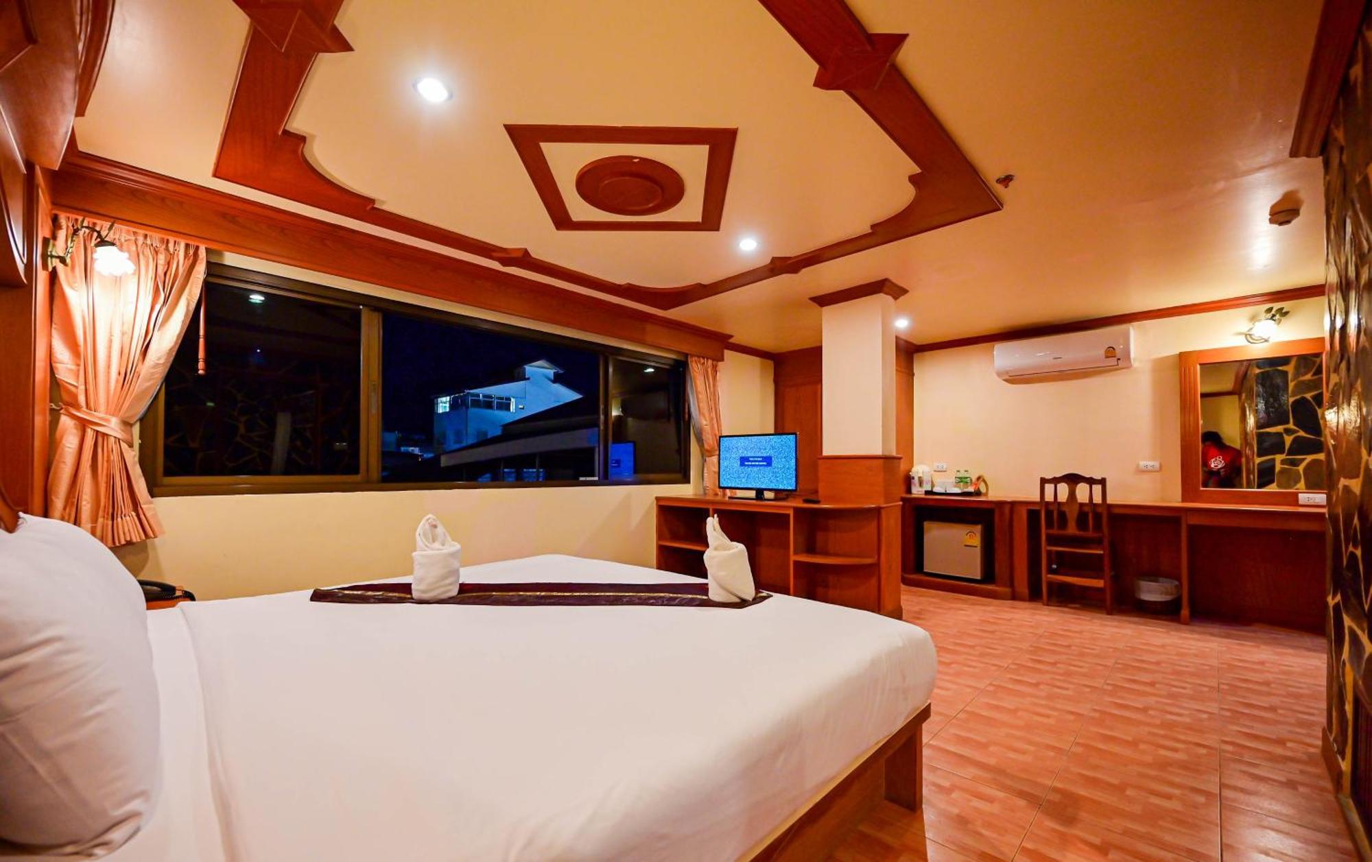 Tiger Complex Hotel Patong Esterno foto