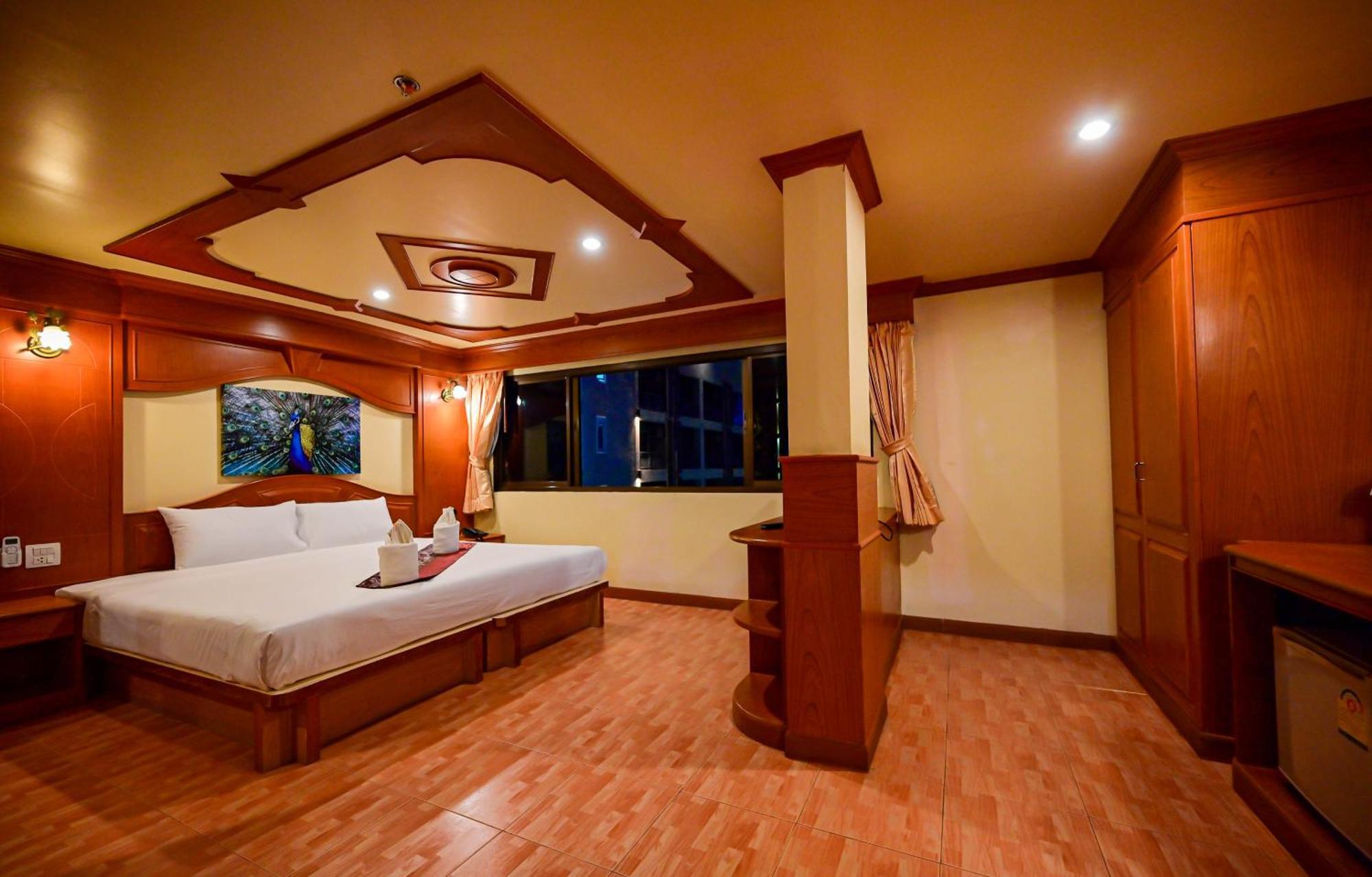 Tiger Complex Hotel Patong Esterno foto