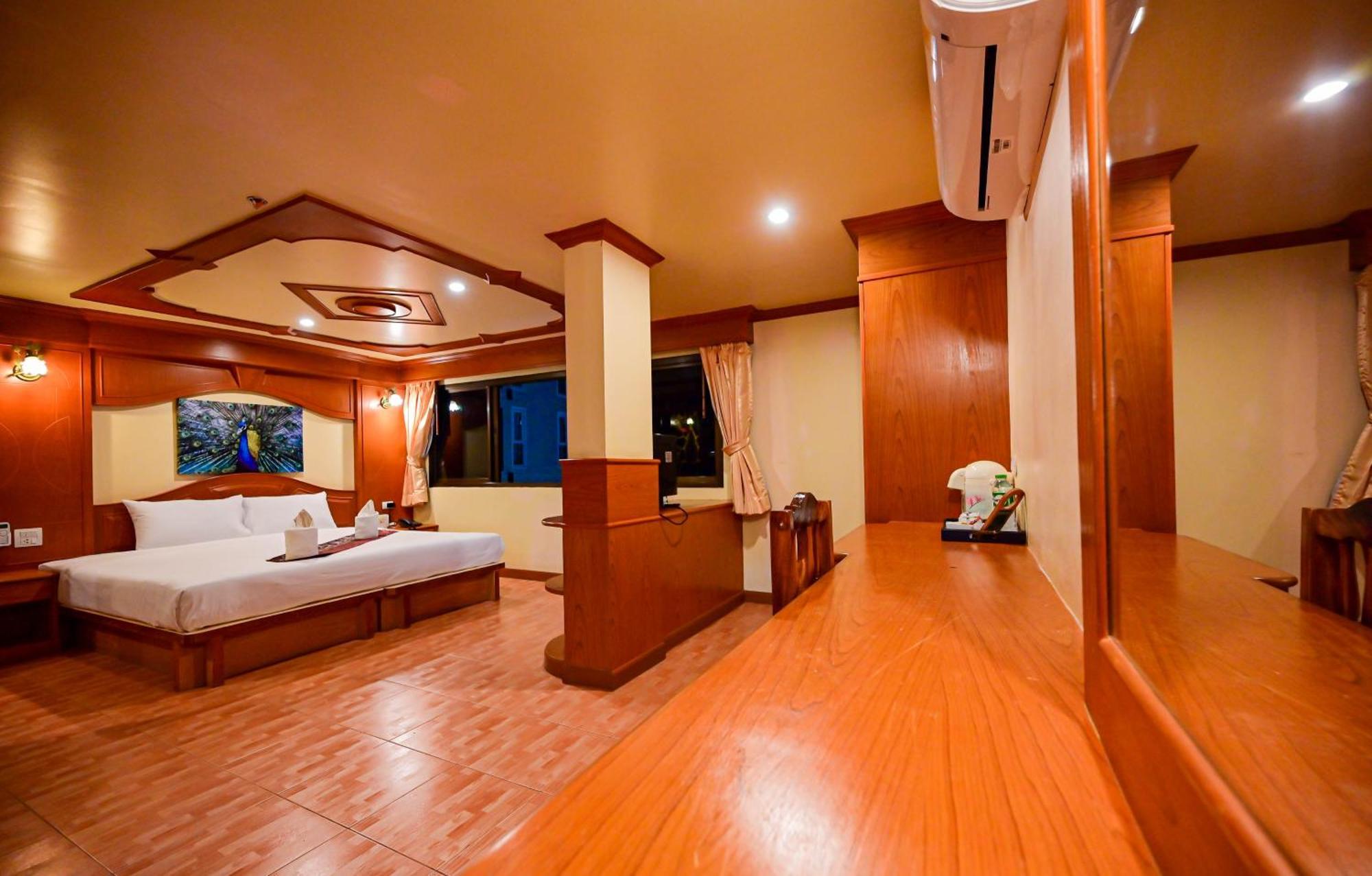 Tiger Complex Hotel Patong Esterno foto